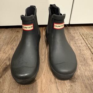 Hunter Black Chelsea Rain Boots, size 6